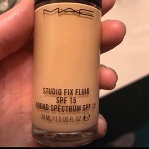 Mac studio fix liquid foundation